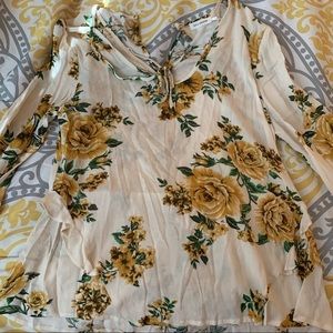 Blu Pepper Floral Creme Top